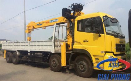 Giá xe tải 4 chân Dongfeng gắn cẩu 10 tấn Soosan SCS1015LS